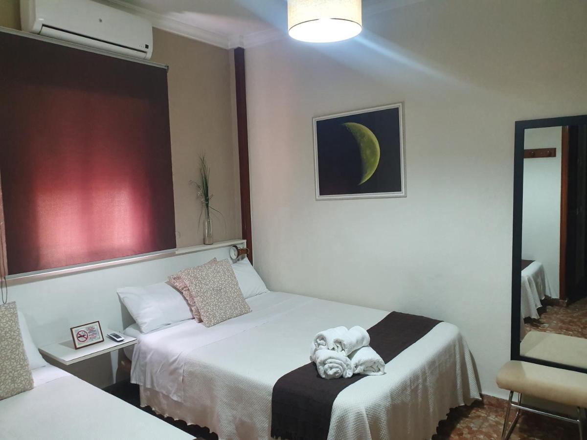 Luna-Guest Rooms 알칼라데과다이라 외부 사진