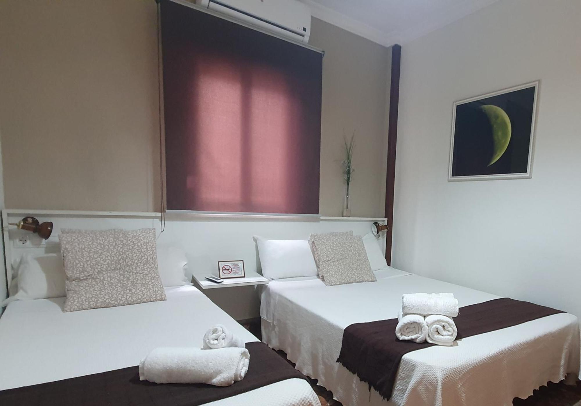 Luna-Guest Rooms 알칼라데과다이라 외부 사진