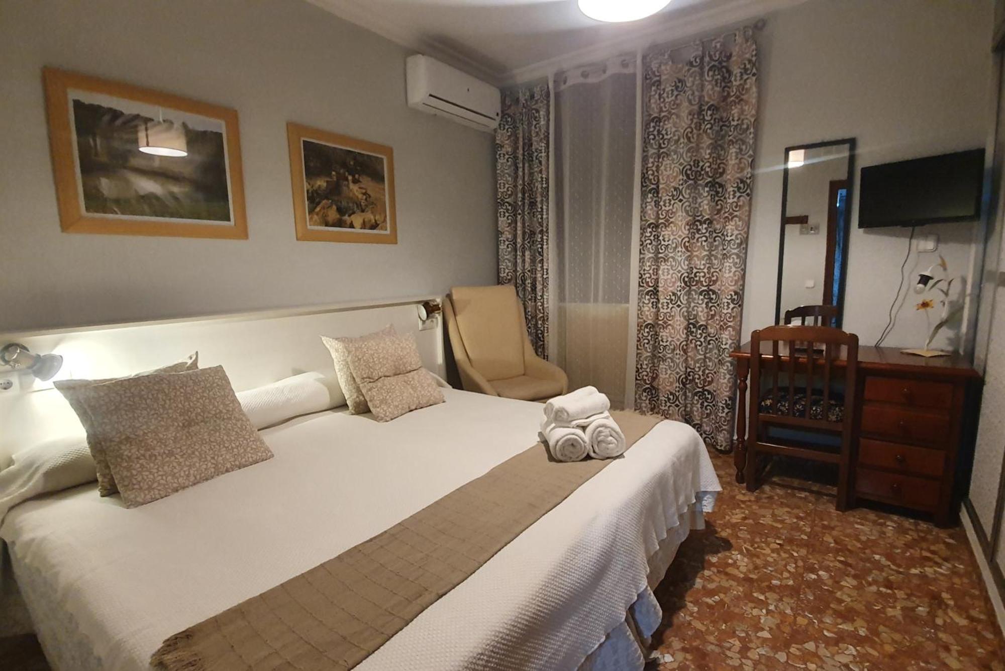 Luna-Guest Rooms 알칼라데과다이라 외부 사진